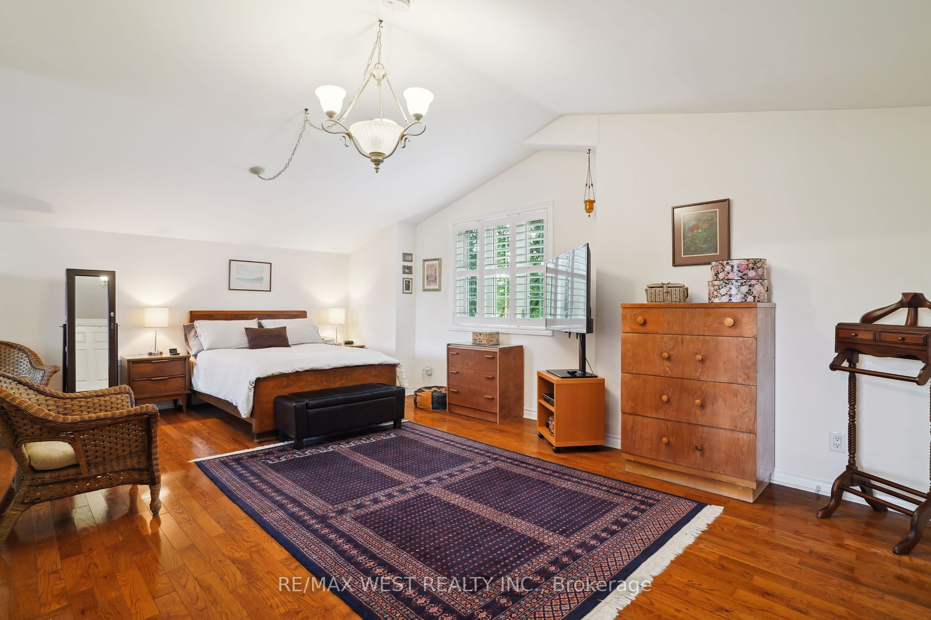 305 Sunset Dr