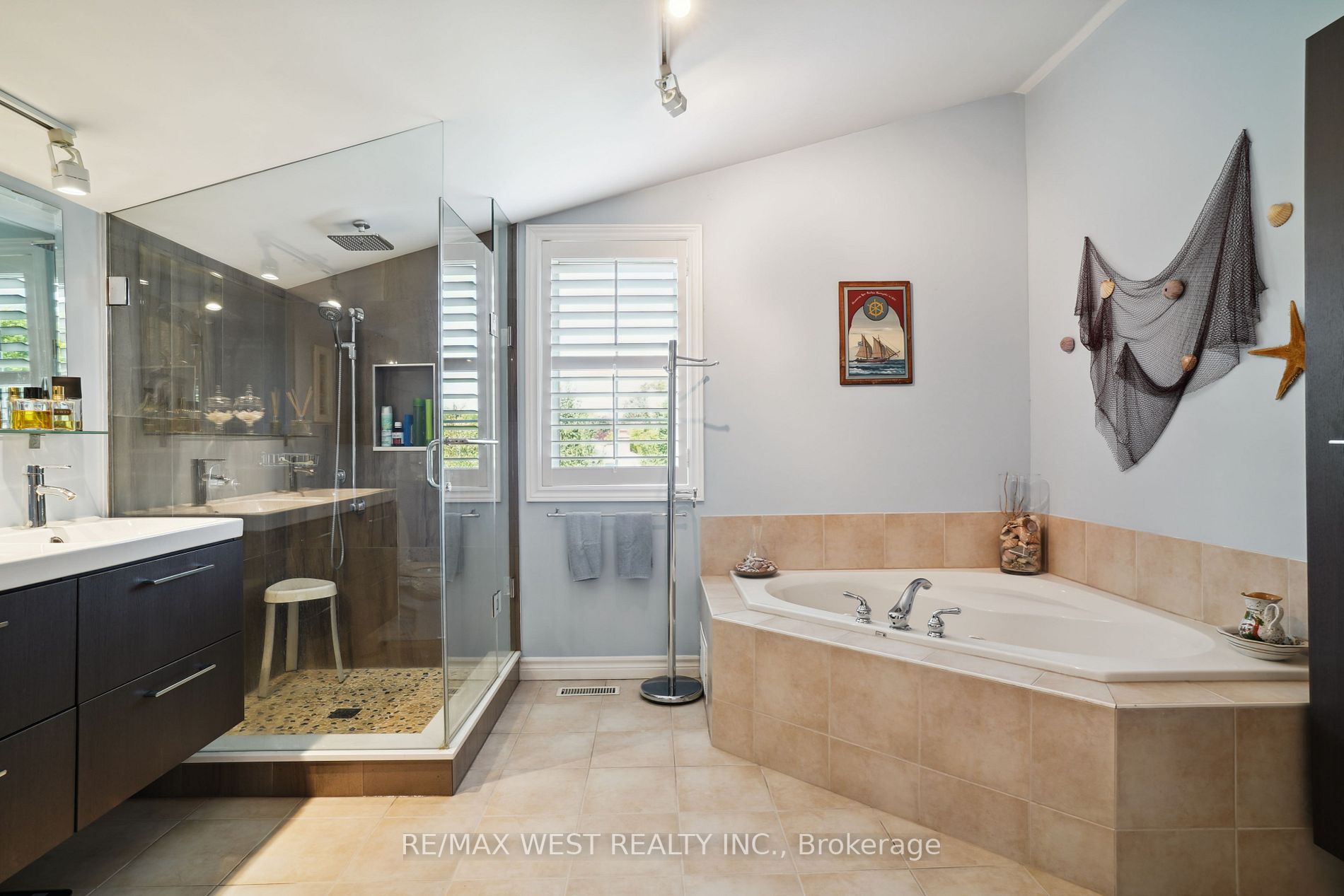 305 Sunset Dr