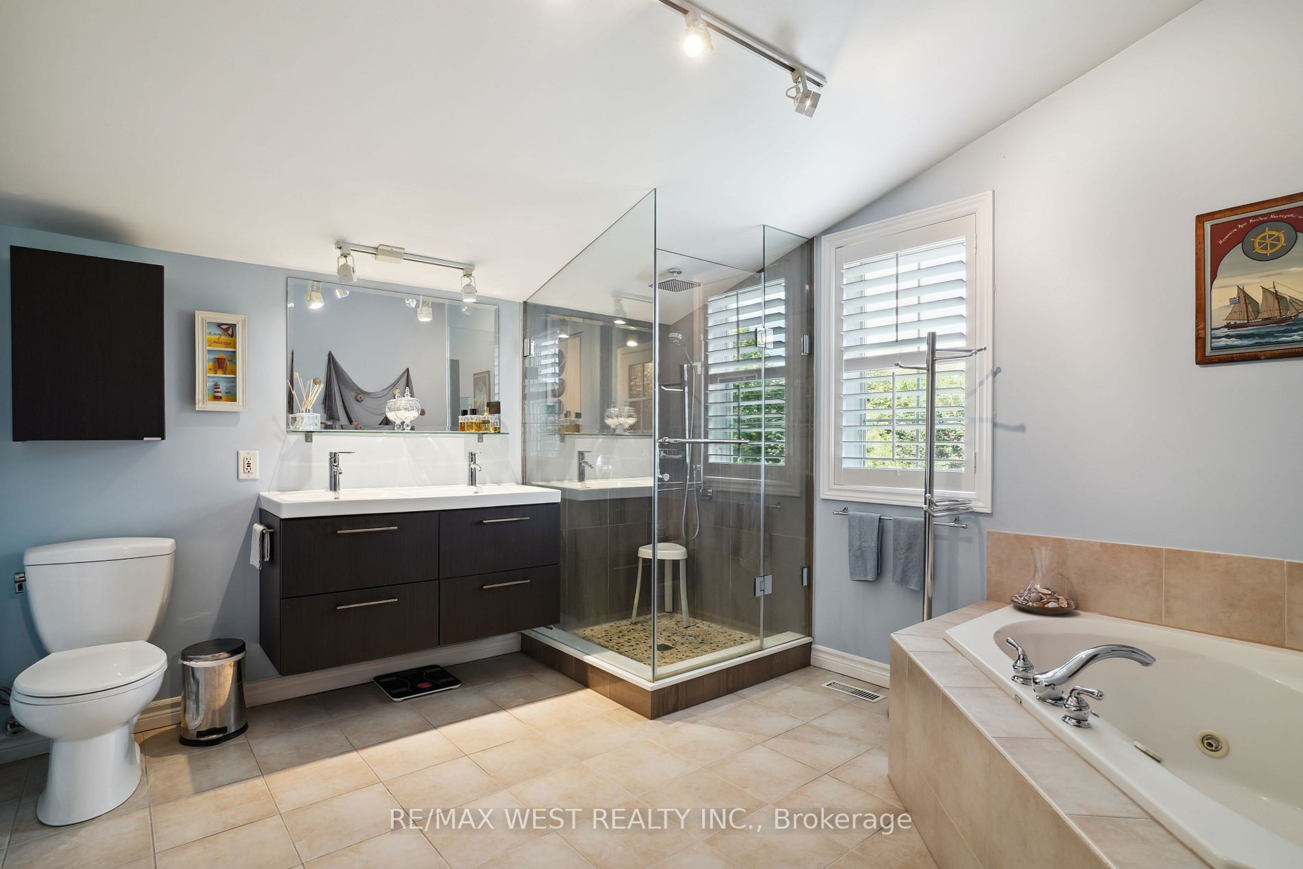 305 Sunset Dr