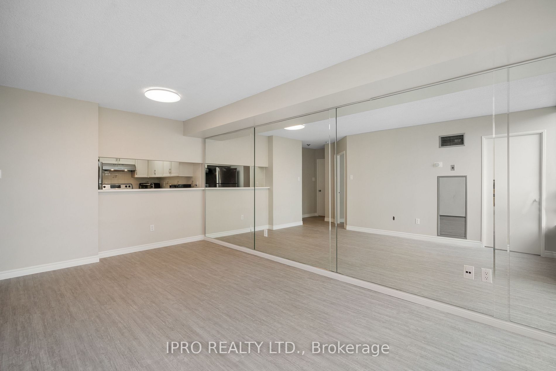 75 King St E, #206