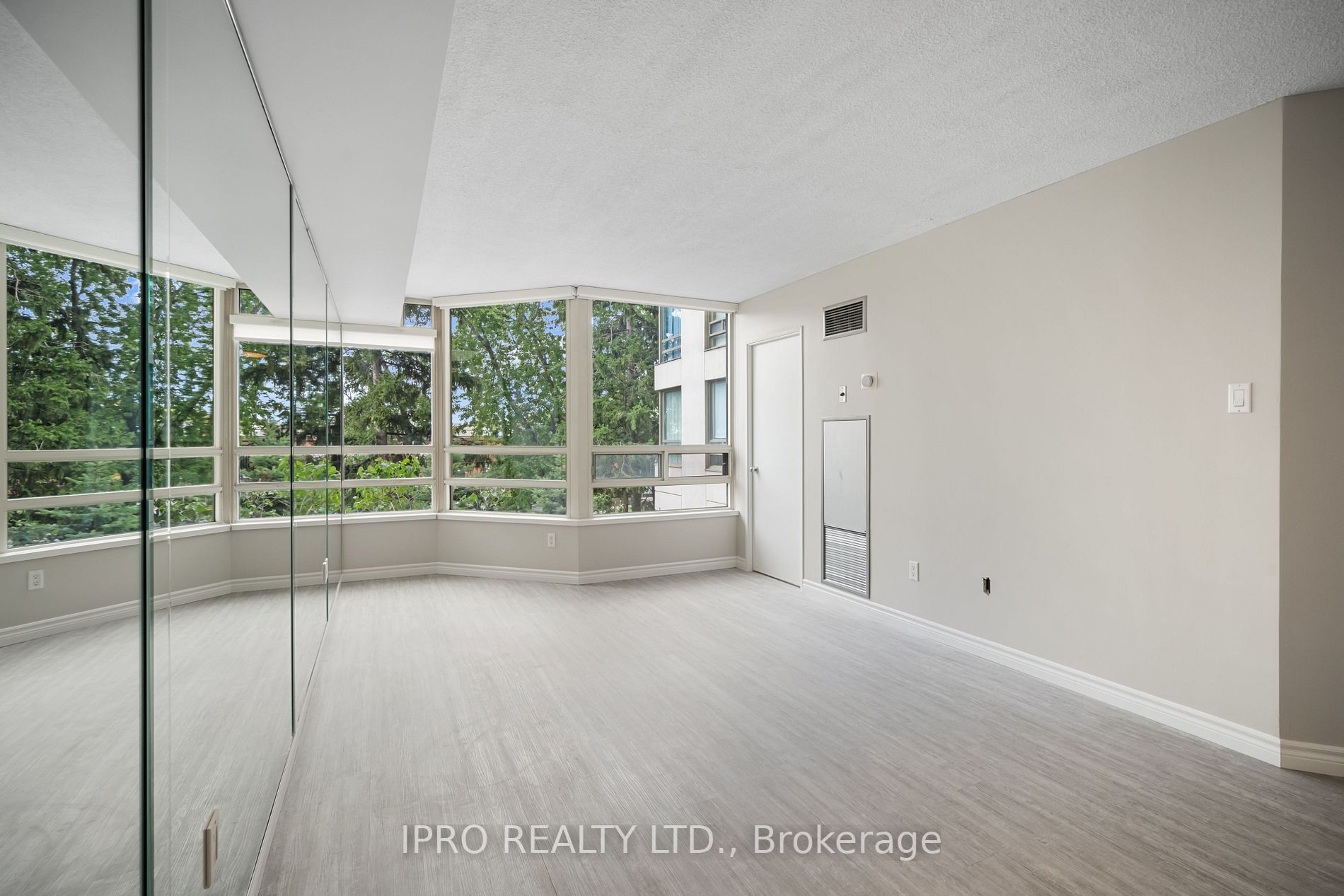 75 King St E, #206