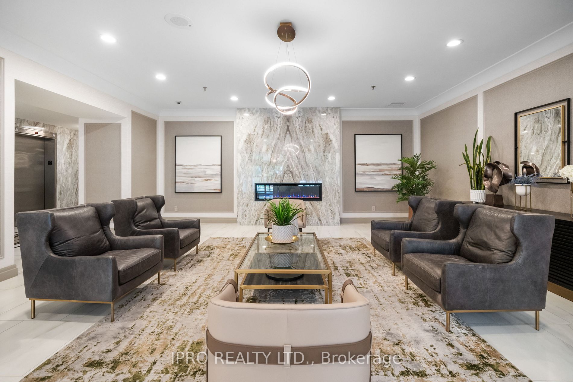 75 King St E, #206