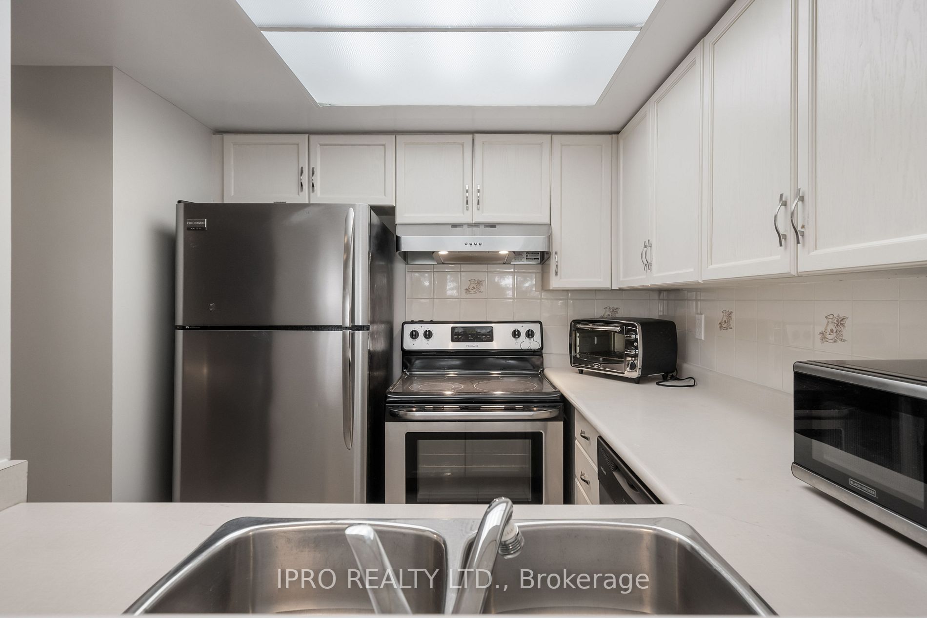 75 King St E, #206