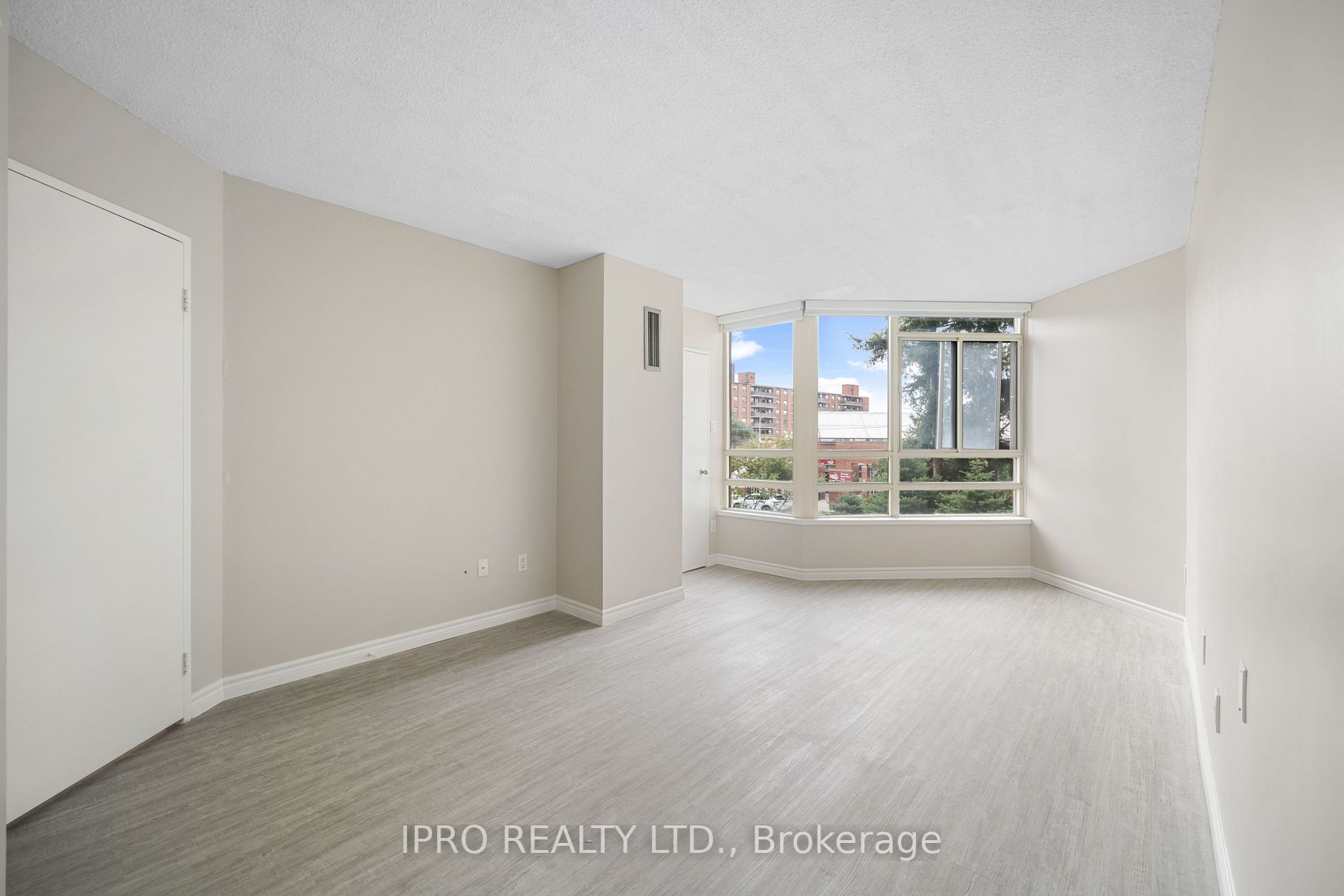 75 King St E, #206