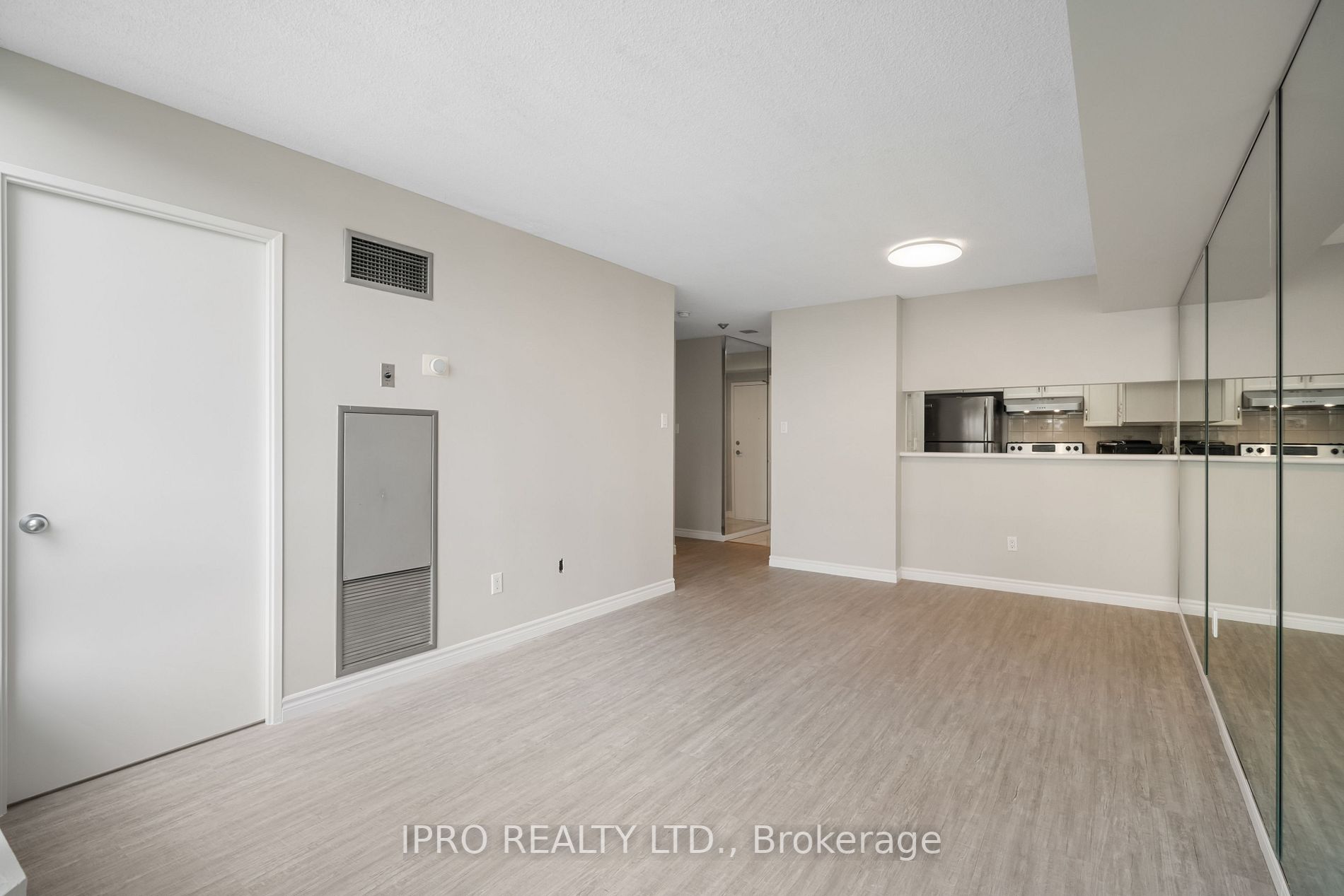 75 King St E, #206