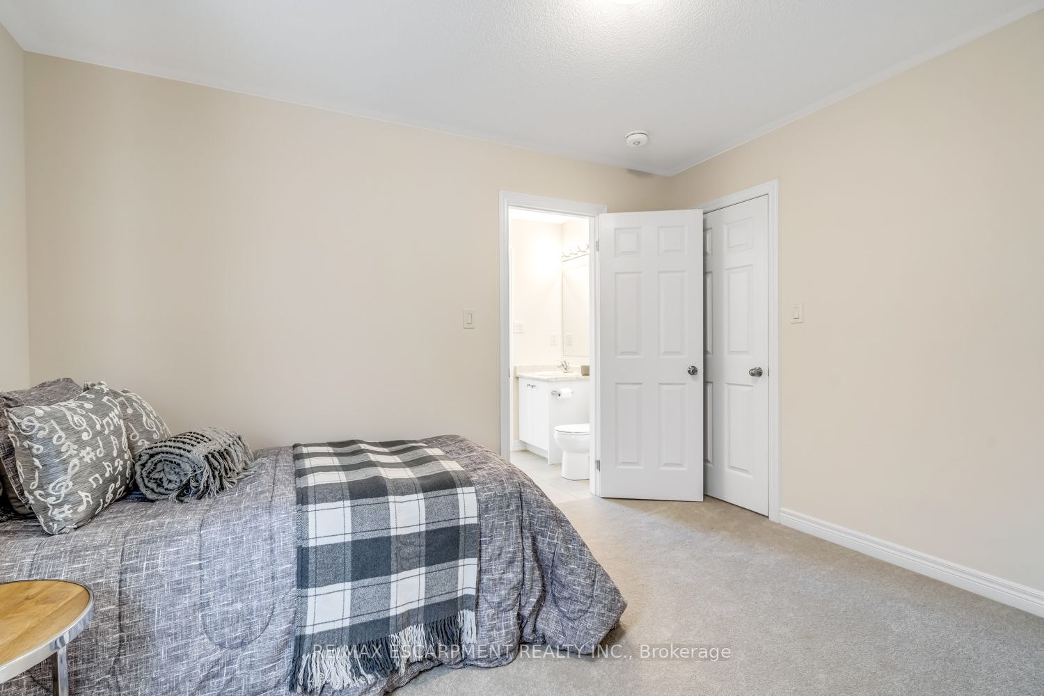 3916 Koenig Rd