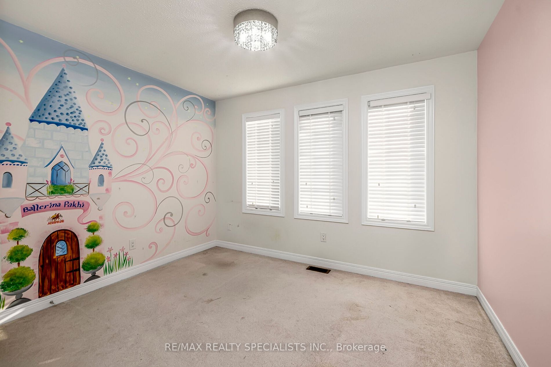 89 Sky Harbour Dr