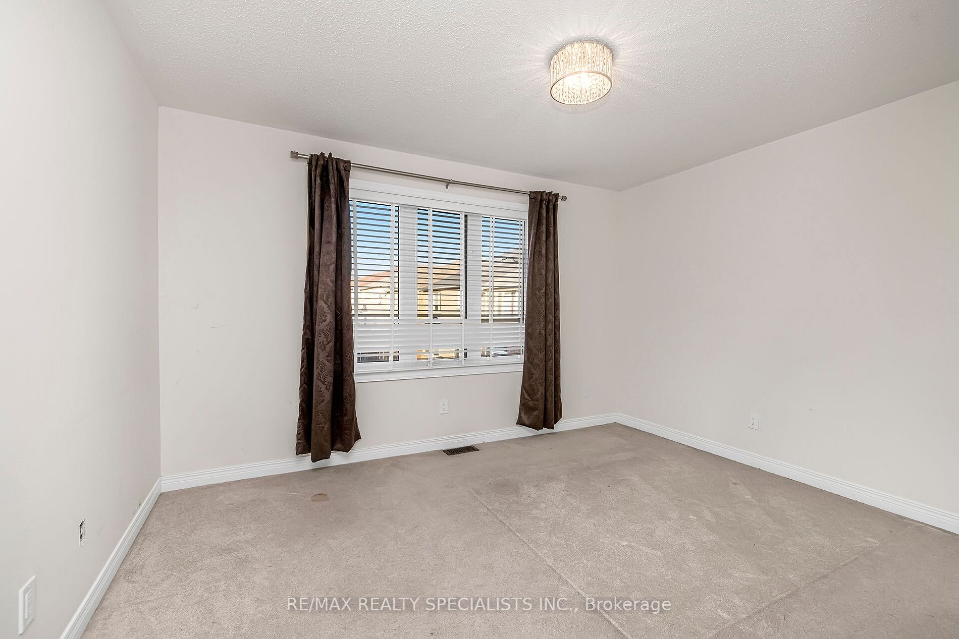 89 Sky Harbour Dr