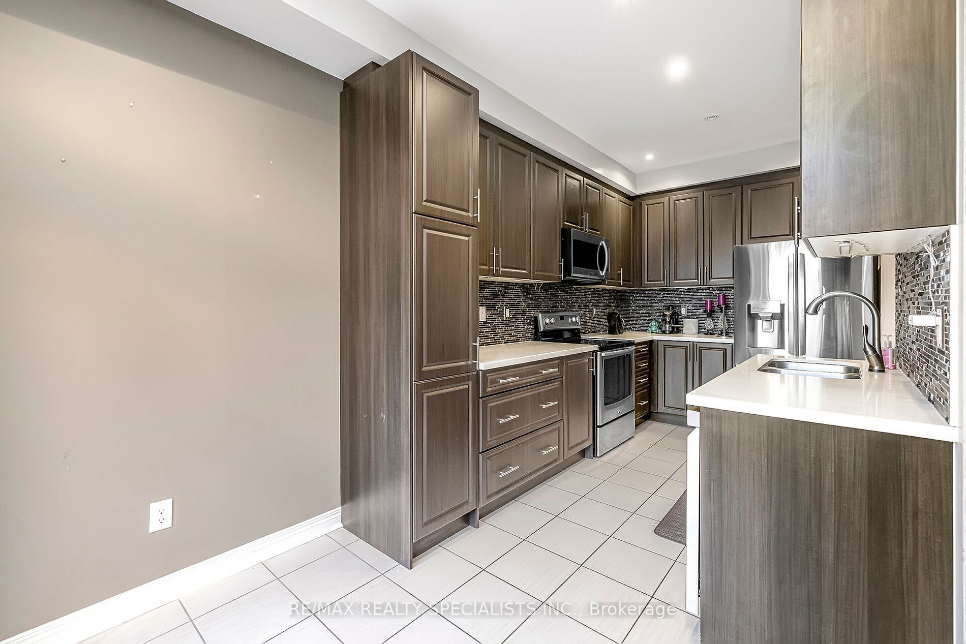 89 Sky Harbour Dr