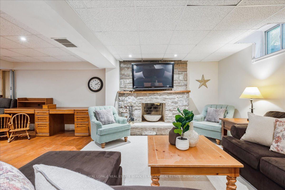 1935 Calgary Court