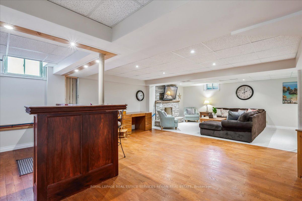 1935 Calgary Court