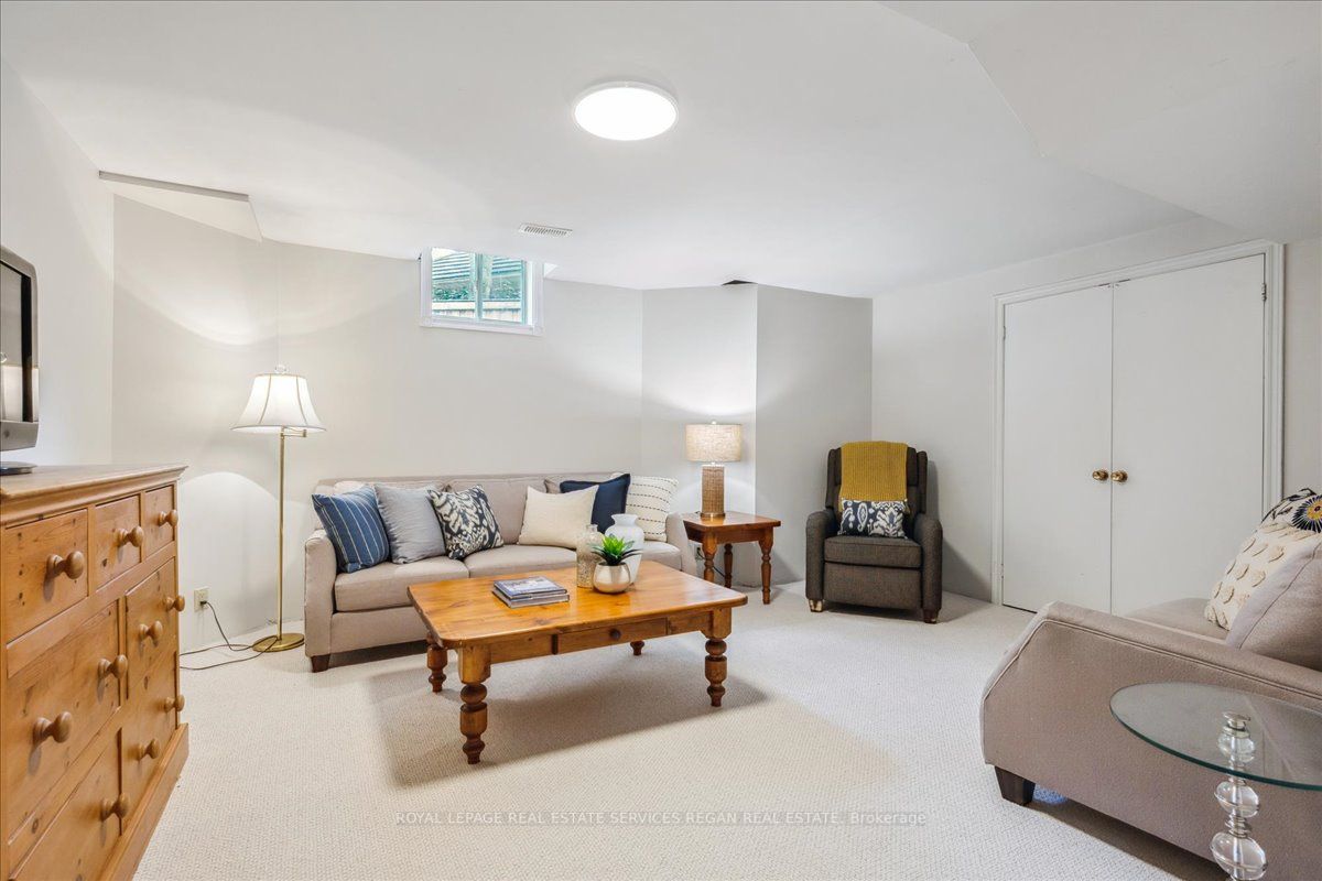 1935 Calgary Court