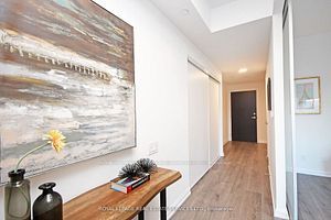 4208 Dundas St W, #323