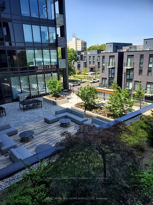 4208 Dundas St W, #323