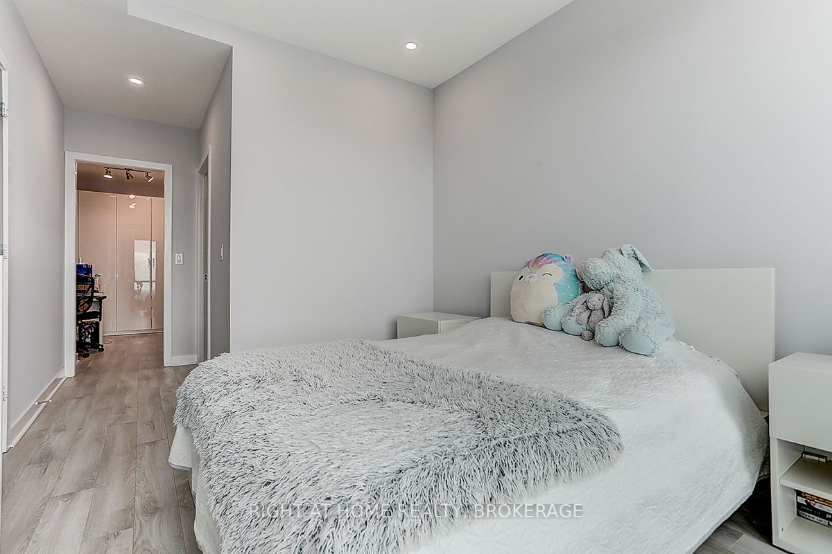3985 GRAND PARK Drive, #PH2803