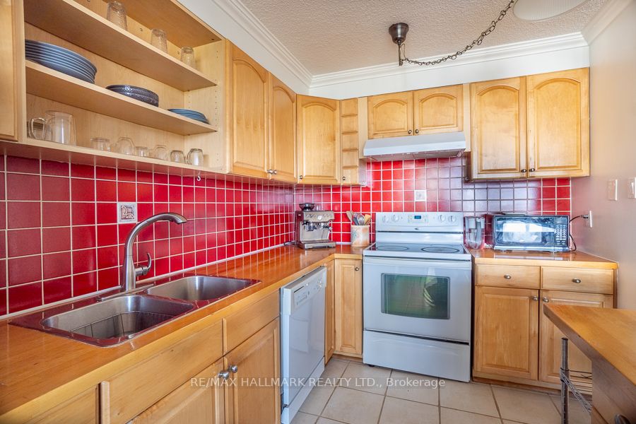 135 Marlee Avenue, #1103