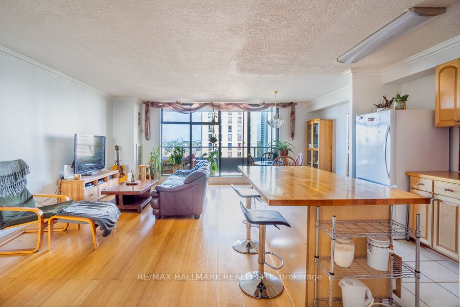 135 Marlee Ave, #1103