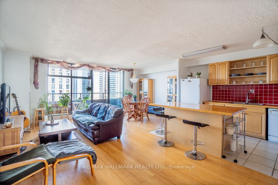 135 Marlee Ave, #1103