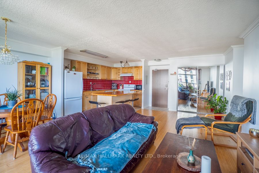 135 Marlee Avenue, #1103