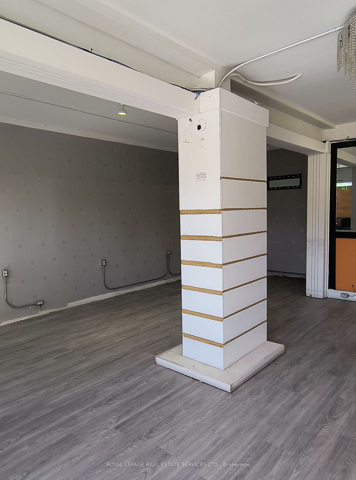 1368 Queen St W