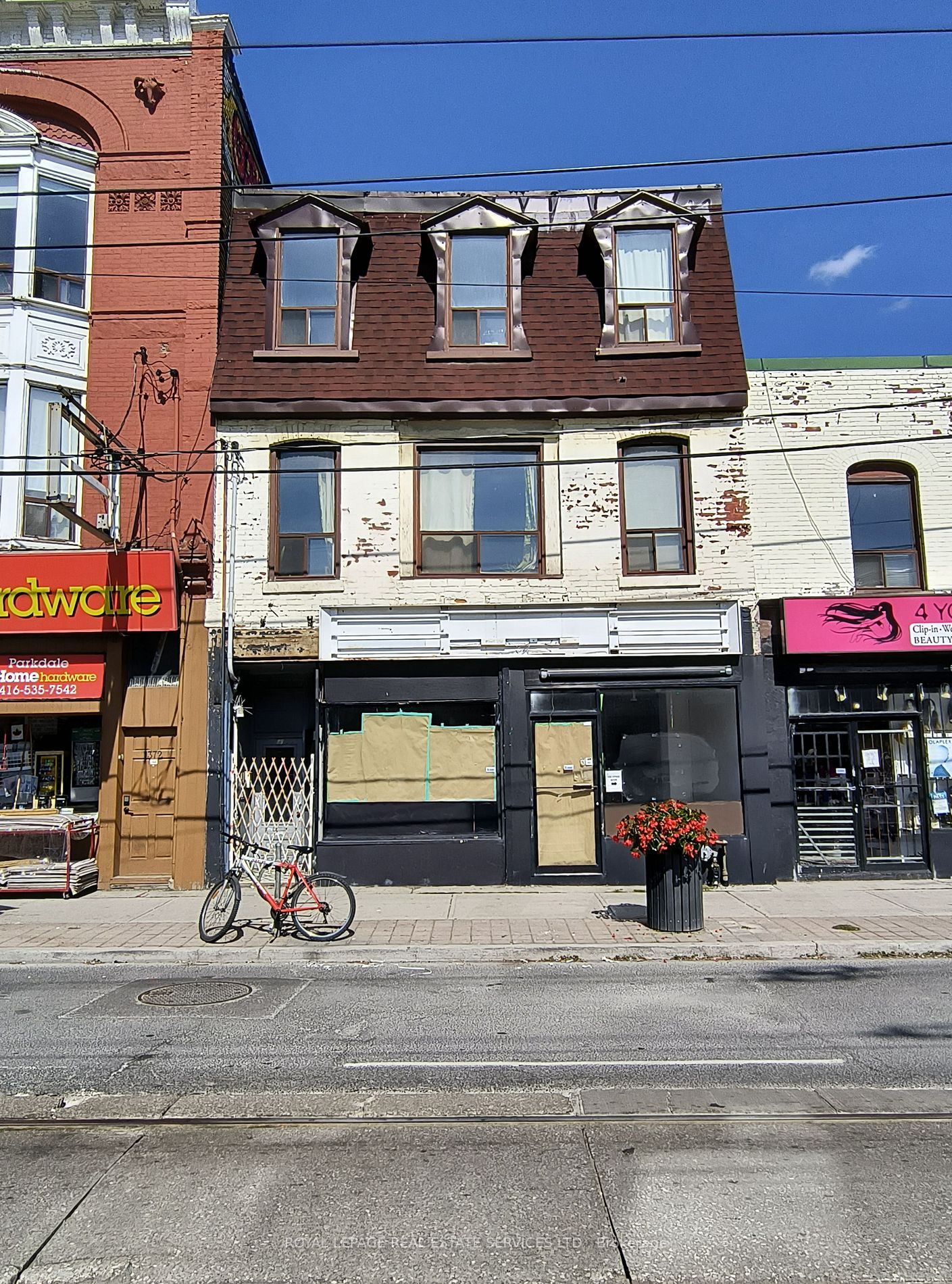 1368 Queen St W