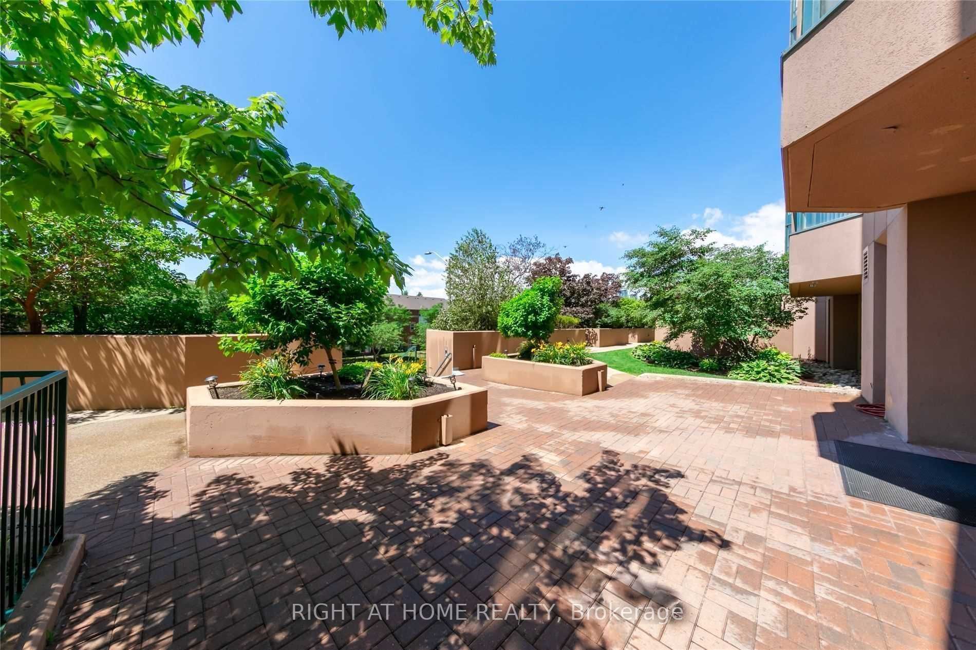 155 Hillcrest Avenue, #2004