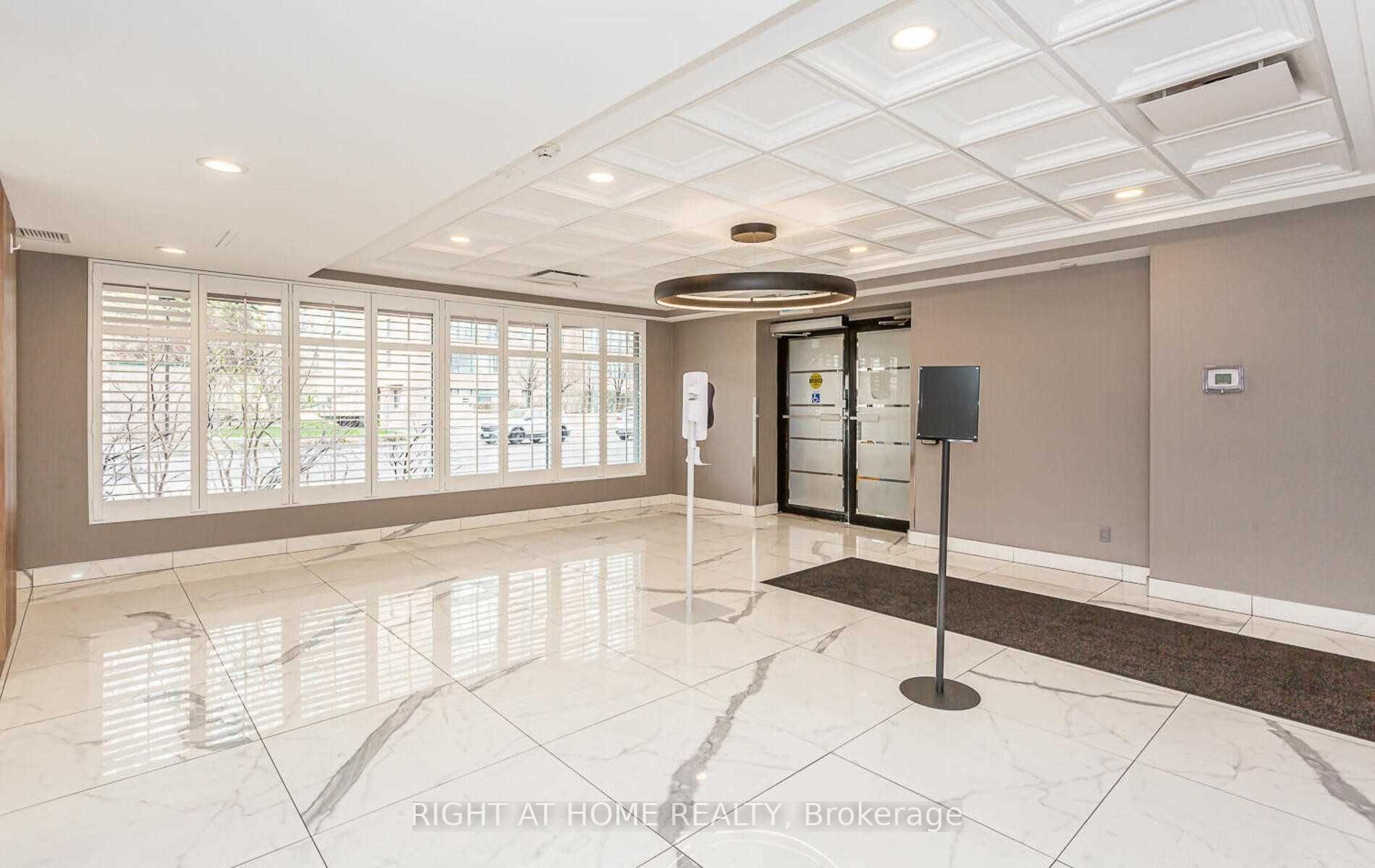 155 Hillcrest Avenue, #2004