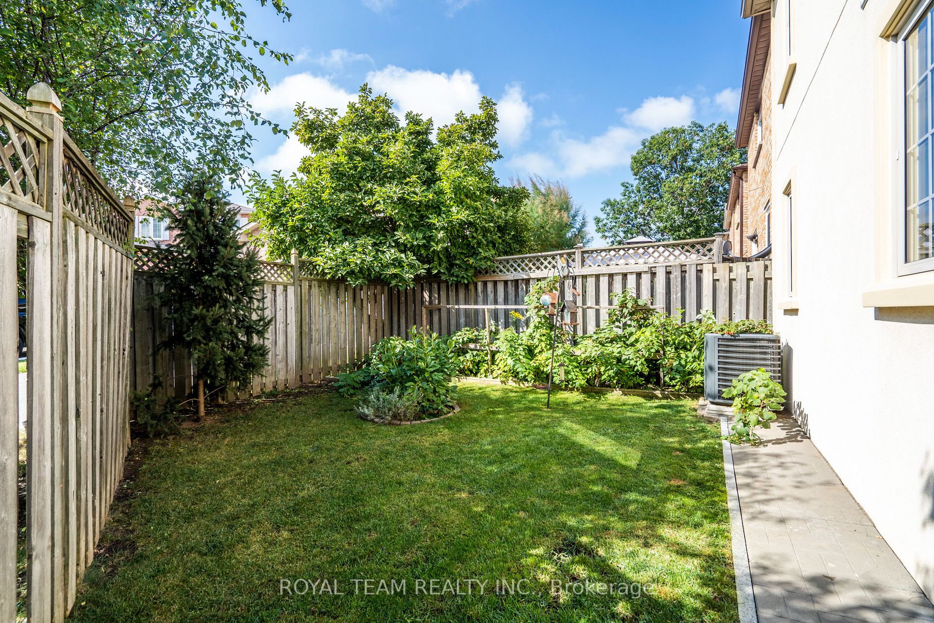 35 Glenmanor Dr