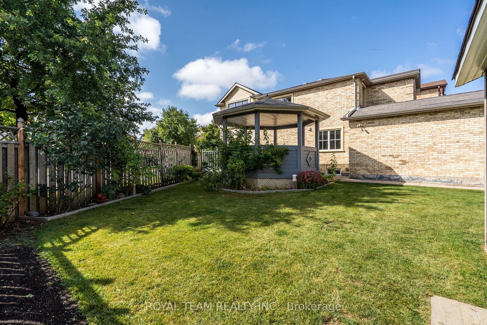 35 Glenmanor Drive