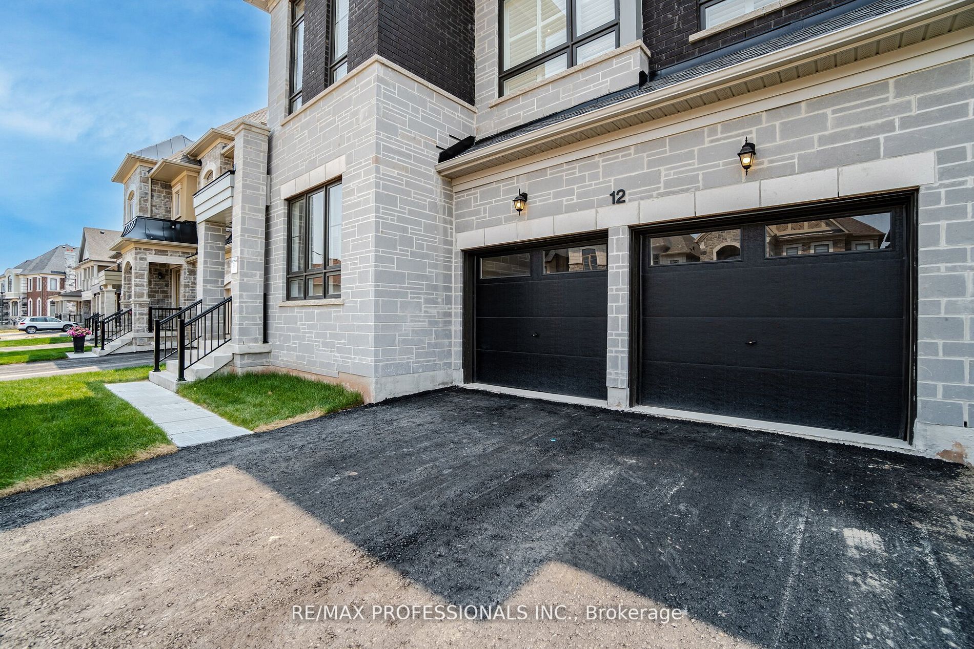 12 Walkercleave Dr