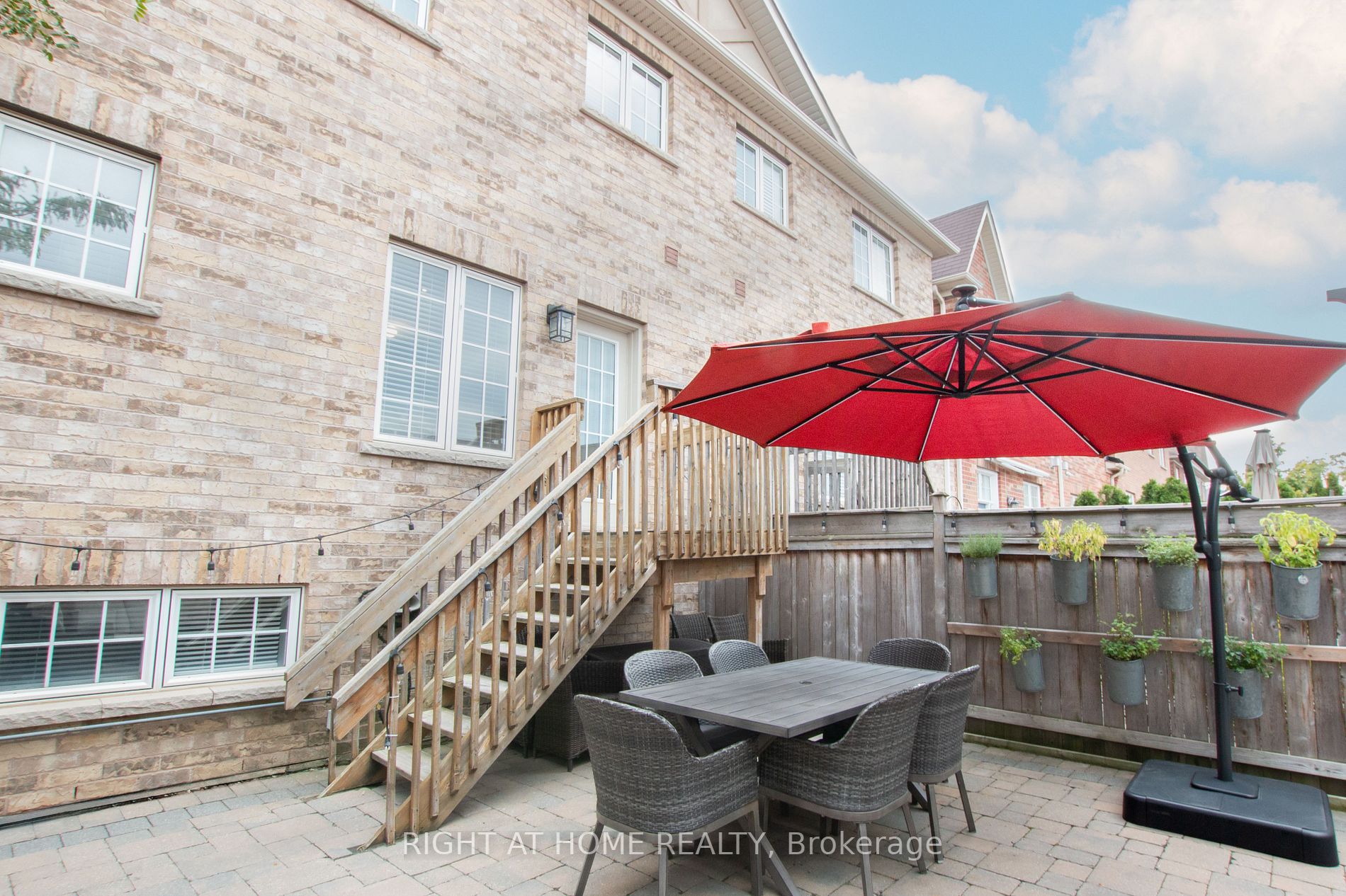3929 Eglinton Ave W