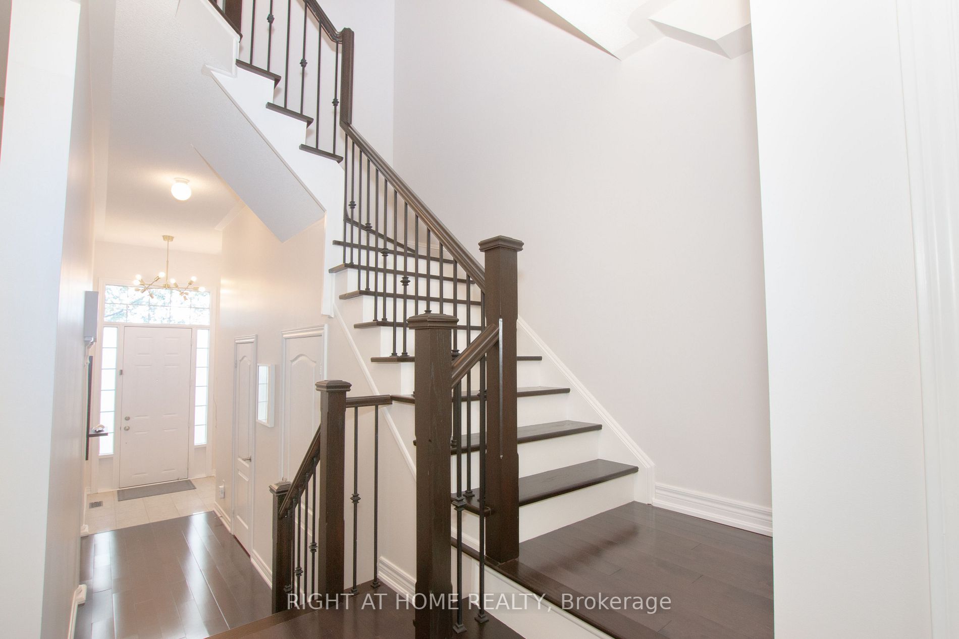 3929 Eglinton Ave W