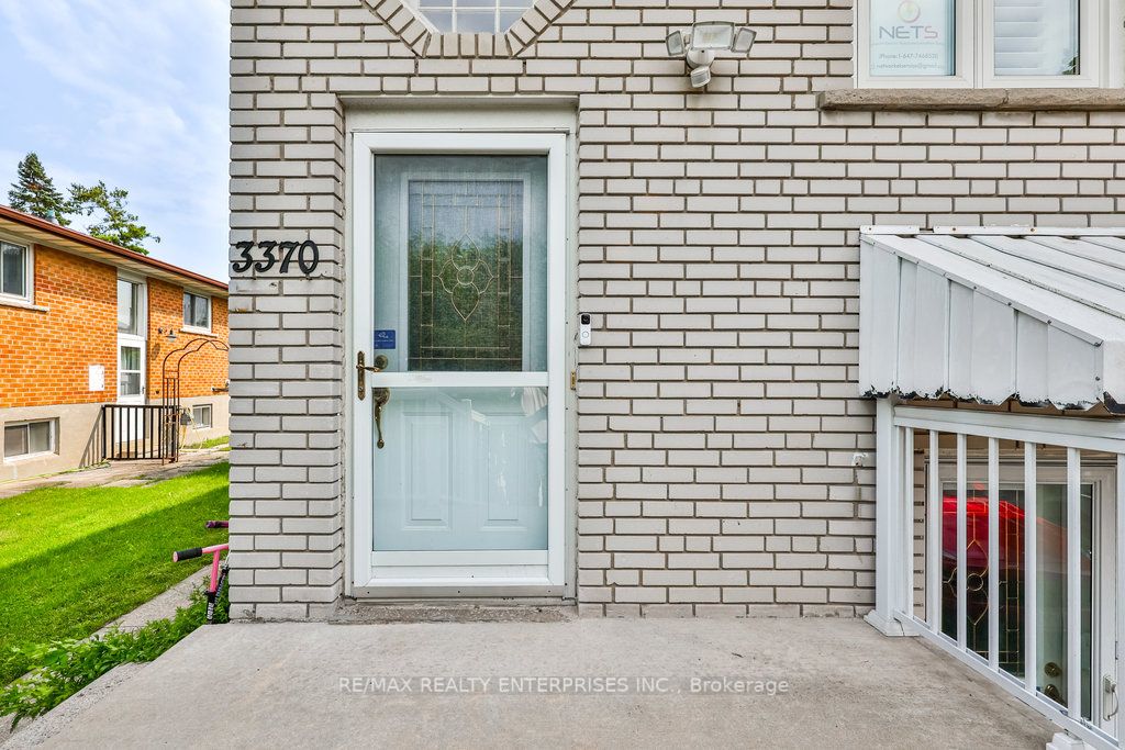 3370 Queen Frederica Dr, #Upper