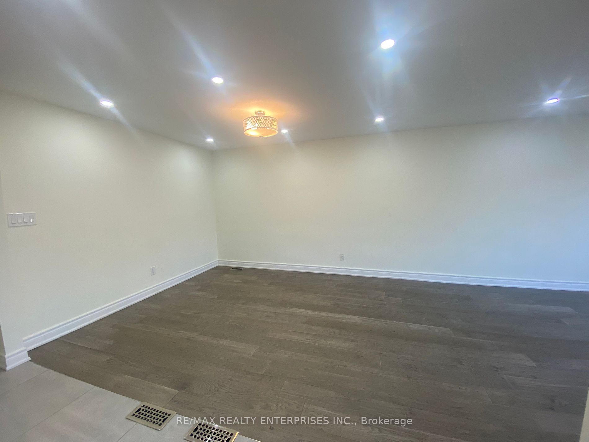 3370 Queen Frederica Drive, #UPPER