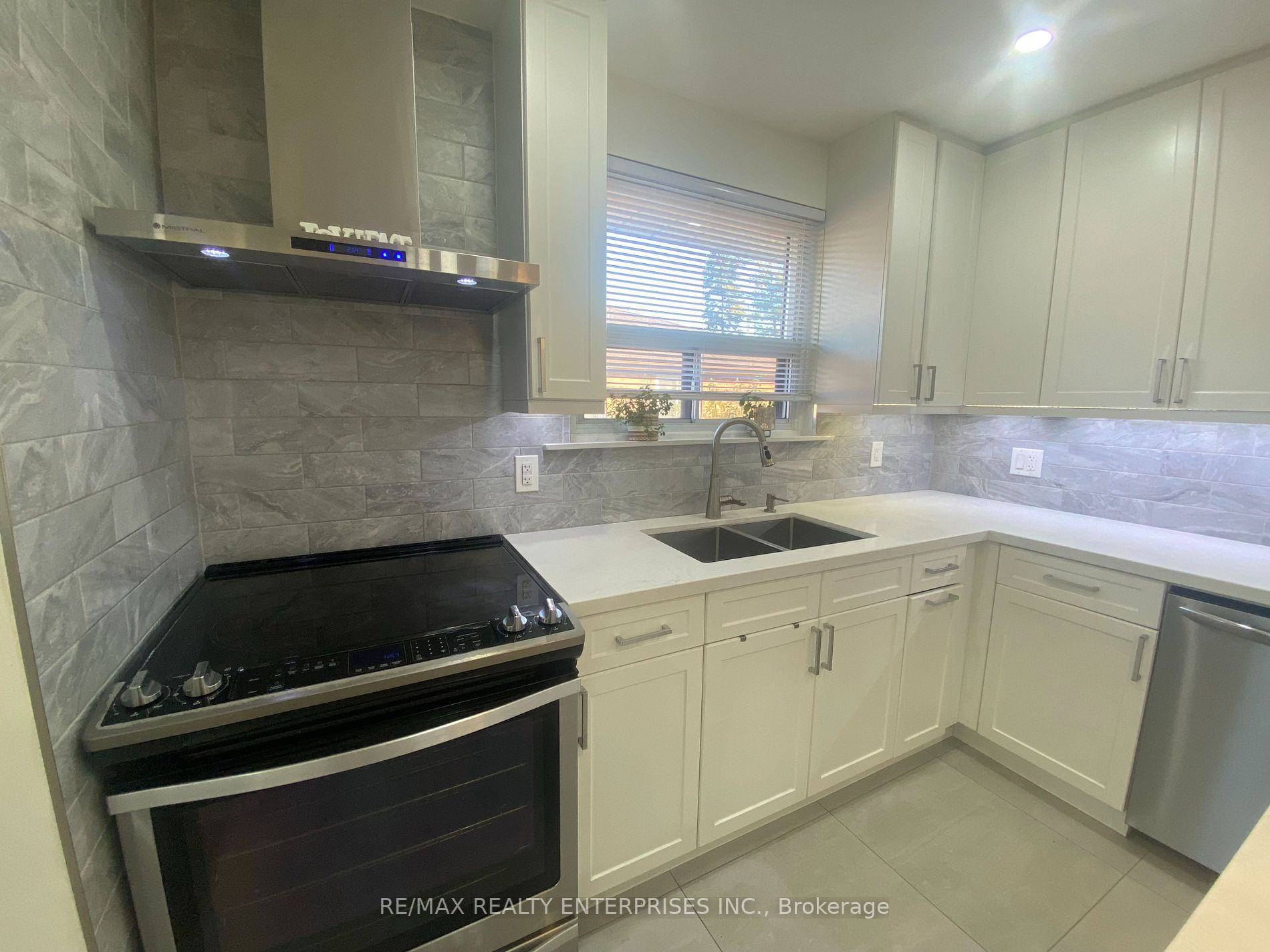 3370 Queen Frederica Drive, #UPPER