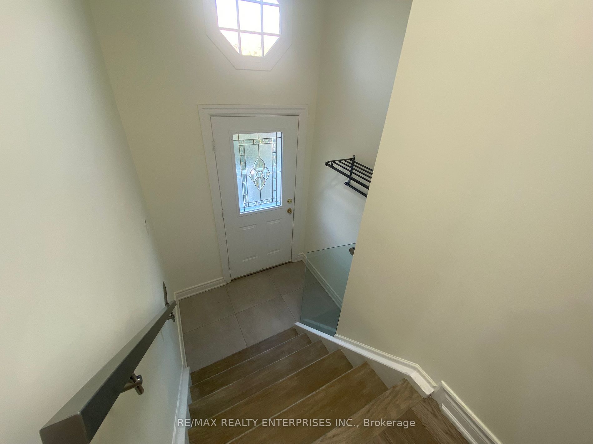 3370 Queen Frederica Drive, #UPPER
