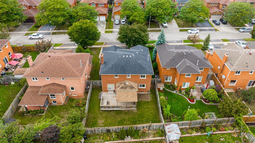 344 Evergreen Cres