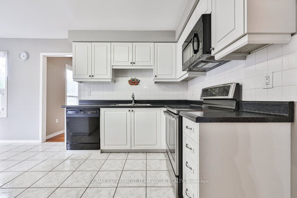 344 Evergreen Cres