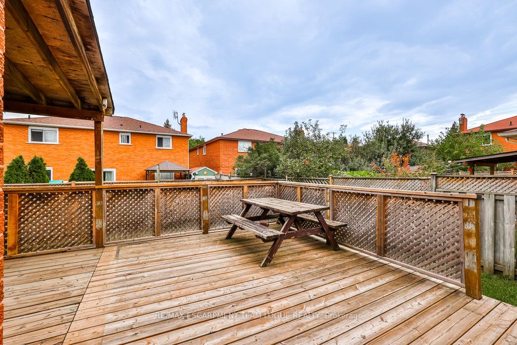 344 Evergreen Cres