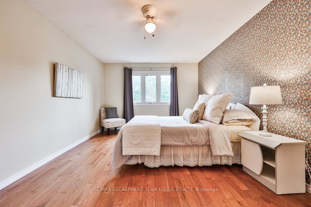 344 Evergreen Cres
