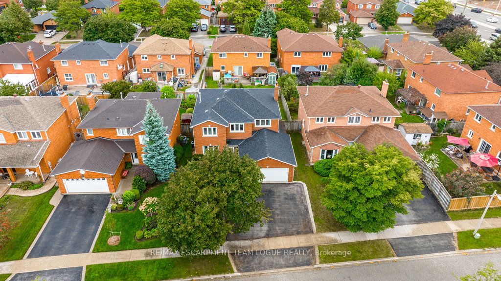344 Evergreen Cres