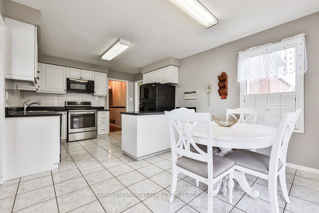 344 Evergreen Cres