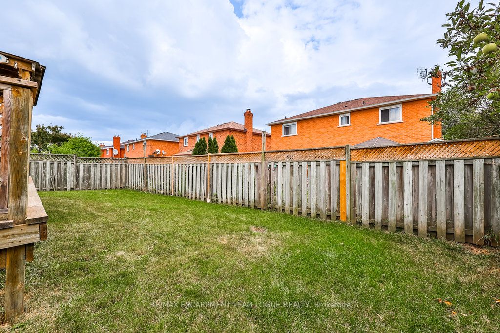 344 Evergreen Cres