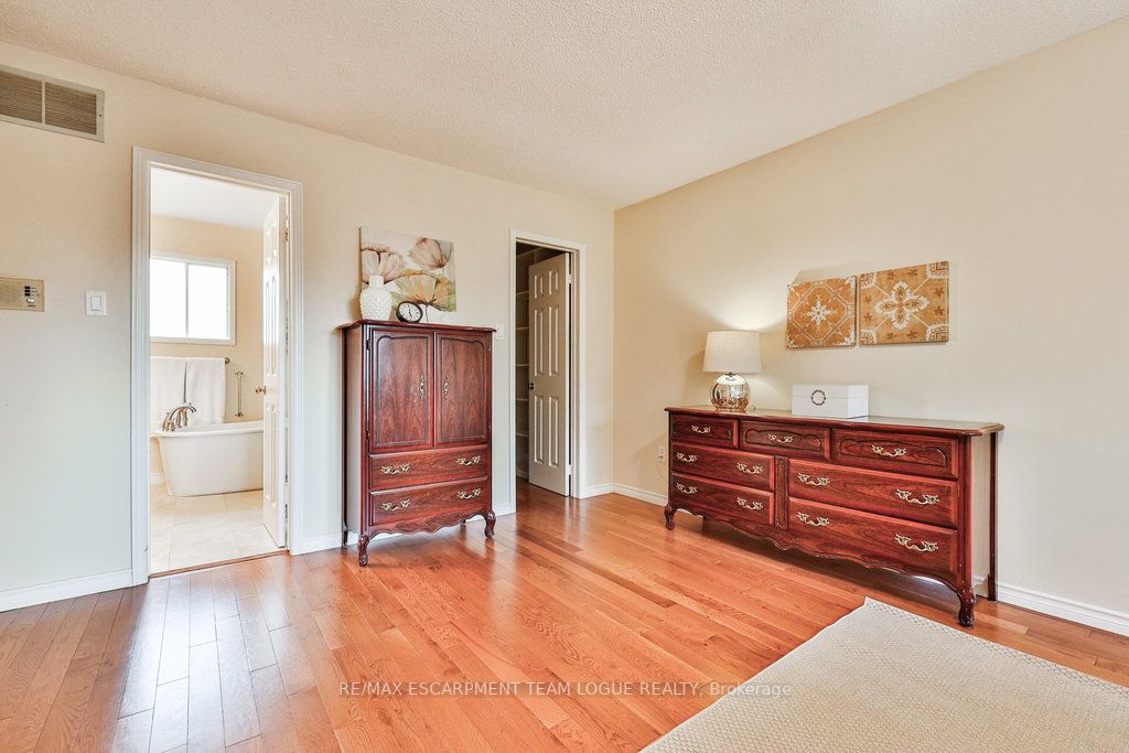 344 Evergreen Cres