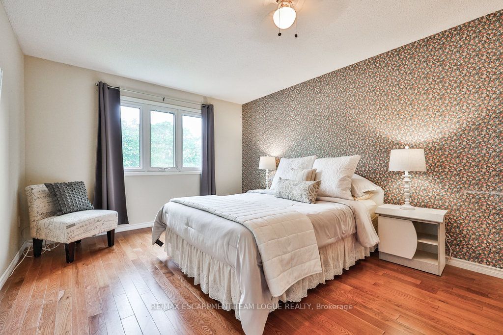 344 Evergreen Cres