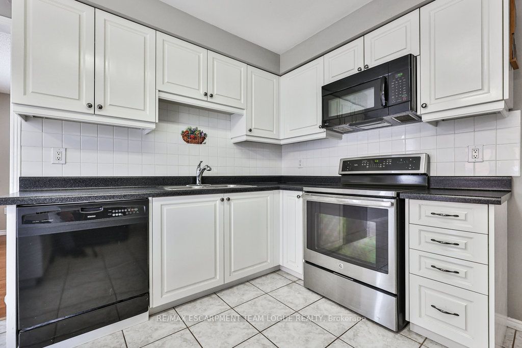 344 Evergreen Cres