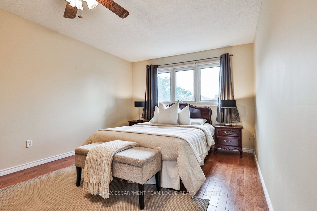 344 Evergreen Cres
