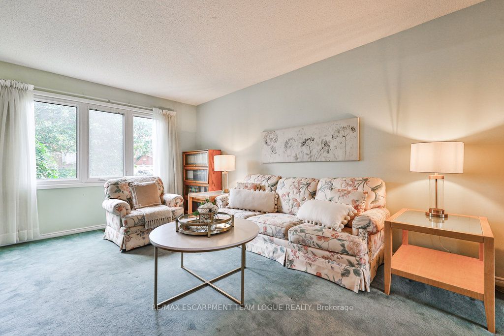 344 Evergreen Cres