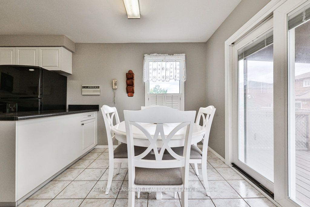 344 Evergreen Cres