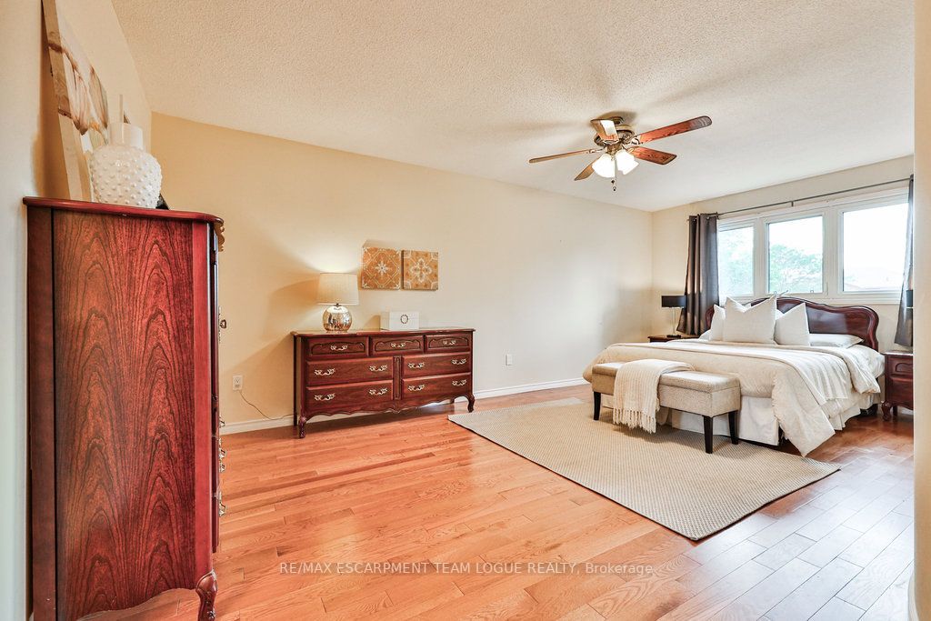 344 Evergreen Cres